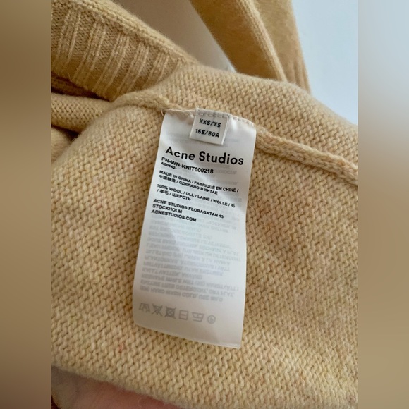 ACNE STUDIOS Button-through wool V-neck cardigan in Beige - Picture 13 of 13